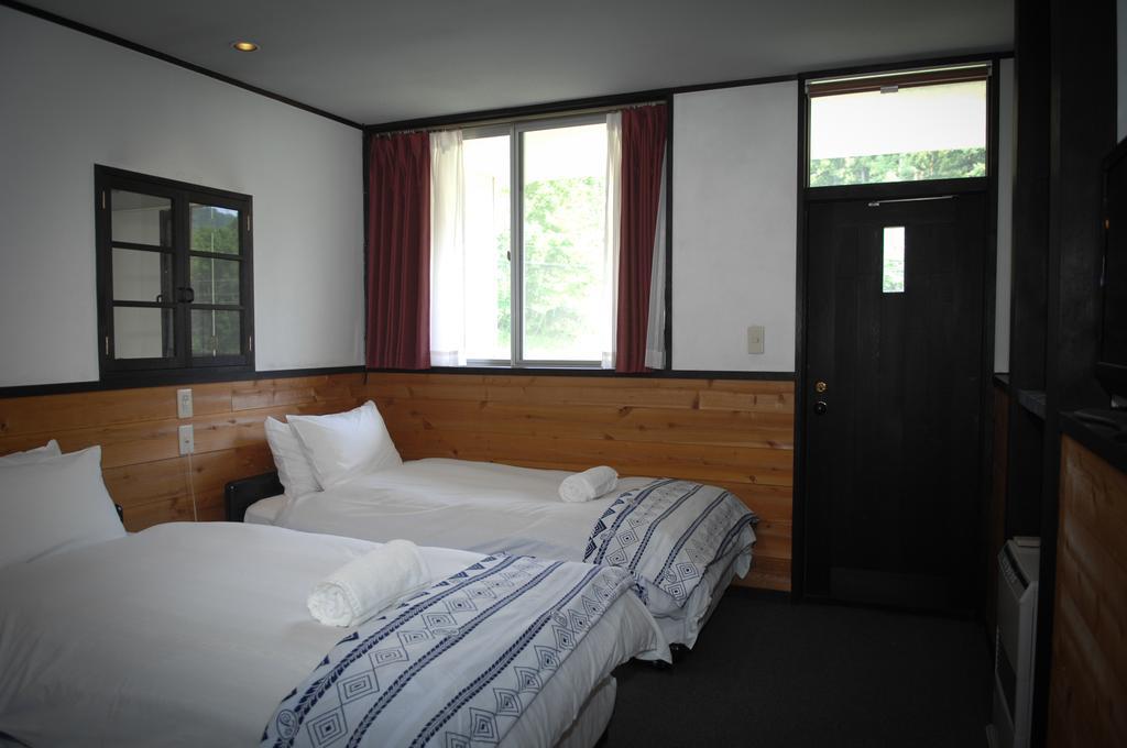 The Phat House Bed & Breakfast Hakuba Room photo
