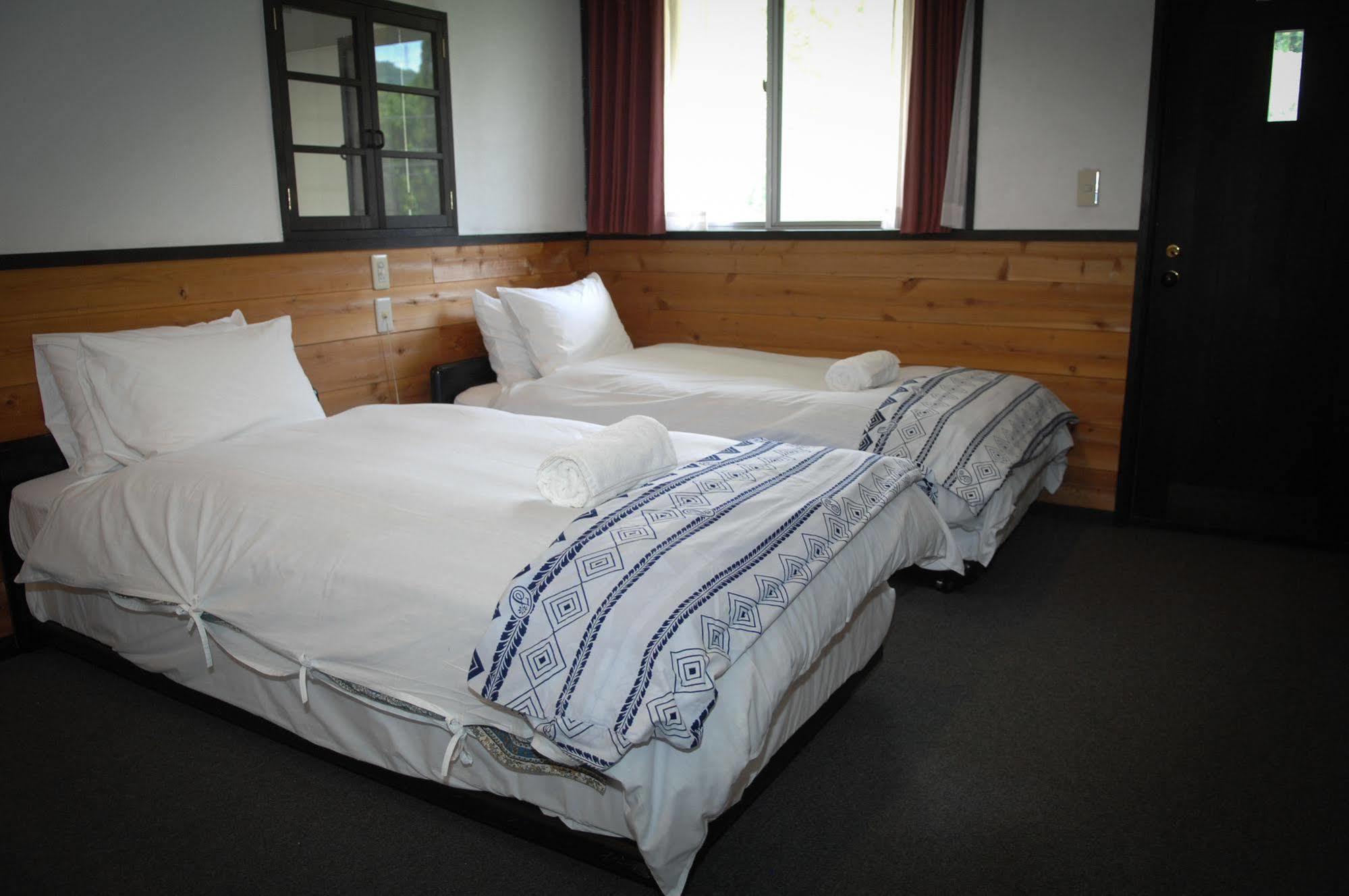 The Phat House Bed & Breakfast Hakuba Exterior photo